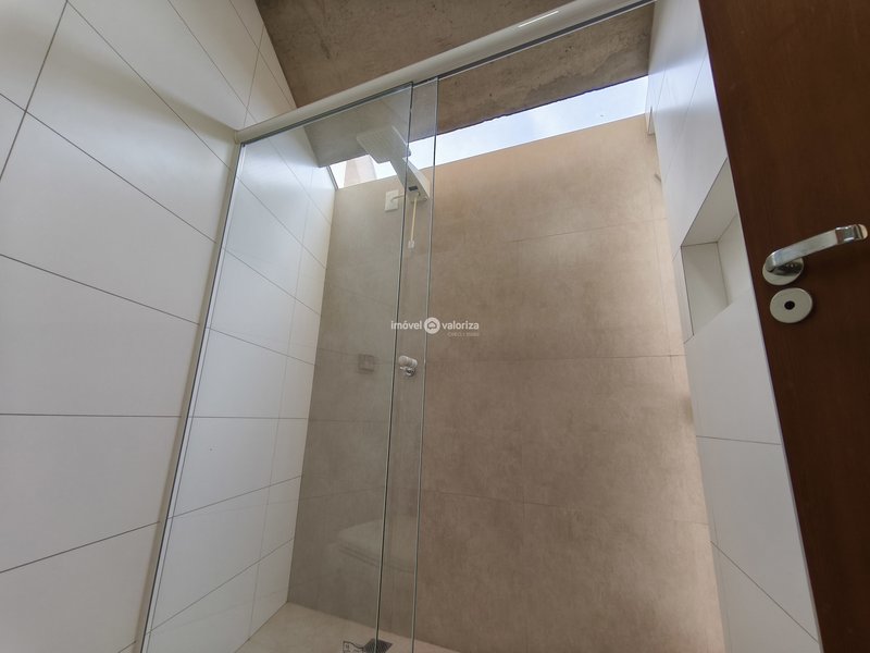 Sobrado com 3 dormitórios e área gourmet com piscina no Porto Seguro  Avaré - 