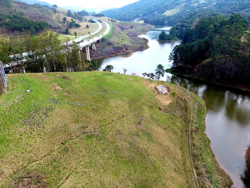 Terreno pé na água à venda em Nazaré Paulista  Nazaré Paulista - 