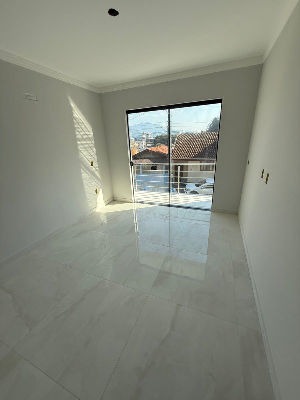 CASA COM 1 SUÍTE E 2 QUARTOS NA NOVA BRALISIA  Brusque - 