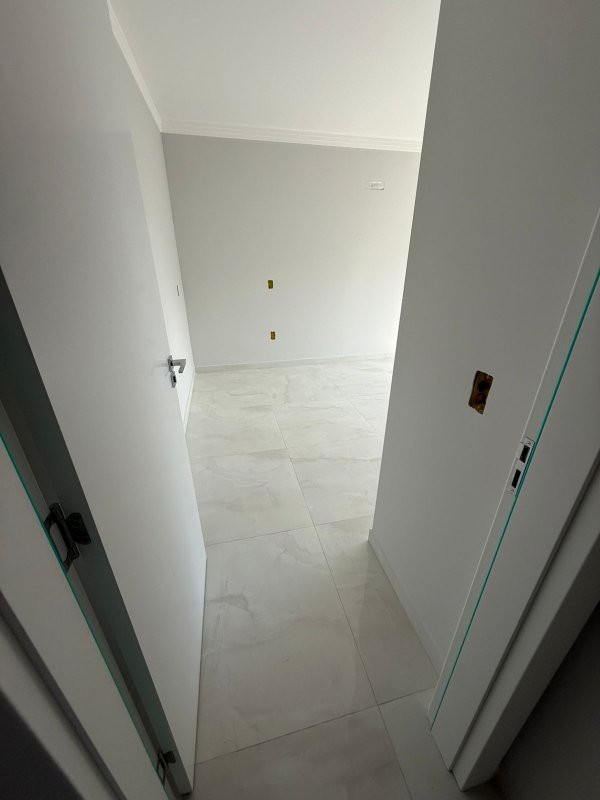 CASA COM 1 SUÍTE E 2 QUARTOS NA NOVA BRALISIA  Brusque - 