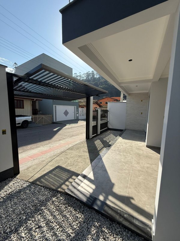 CASA COM 1 SUÍTE E 2 QUARTOS NA NOVA BRALISIA  Brusque - 