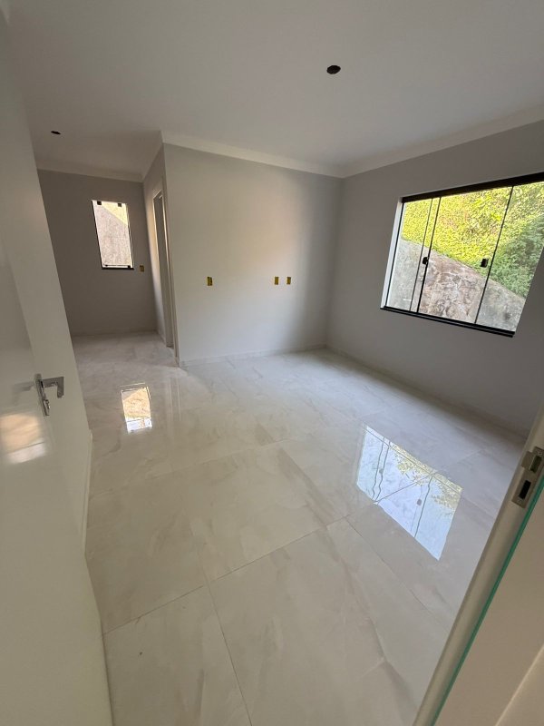 CASA COM 1 SUÍTE E 2 QUARTOS NA NOVA BRALISIA  Brusque - 