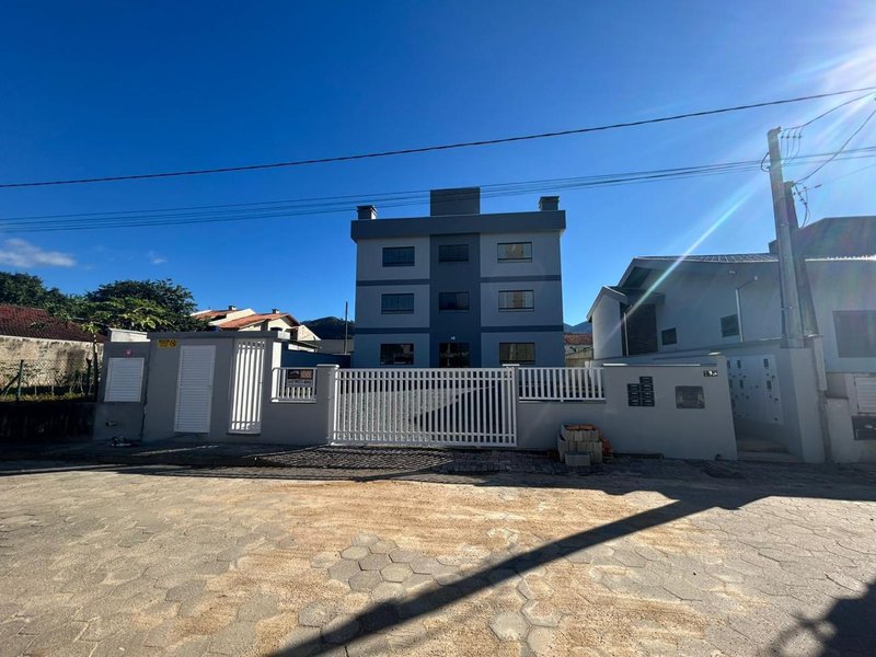 APARTAMENTO COM 2 QUARTOS NO LAGEADO BAIXO  Guabiruba - 