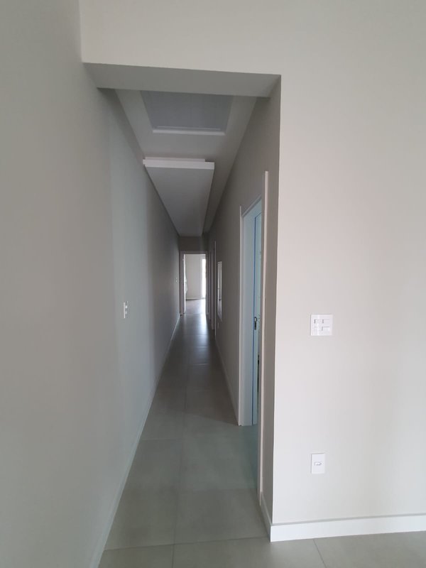 CASA COM 1 SUÍTE E 2 QUARTOS NO CENTRO  Guabiruba - 