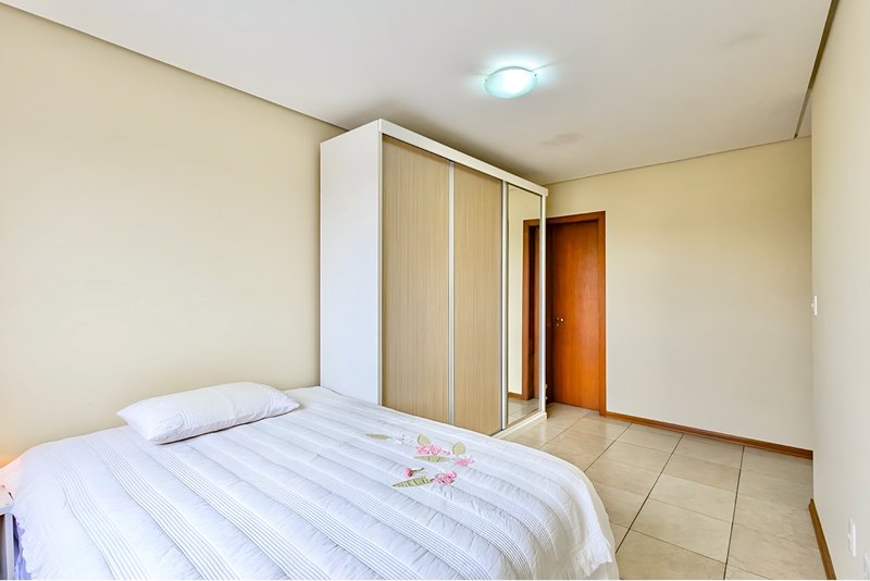 R$ 480.000 - OPORTUNIDADE - 65M2 - 2 DORM - SUÍTE - VISTA - DEPÓSITO - 1 VAGA Rua Eugênio du Pasquier Porto Alegre - 