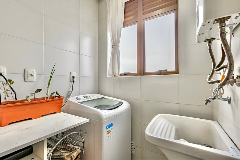 R$ 480.000 - OPORTUNIDADE - 65M2 - 2 DORM - SUÍTE - VISTA - DEPÓSITO - 1 VAGA Rua Eugênio du Pasquier Porto Alegre - 