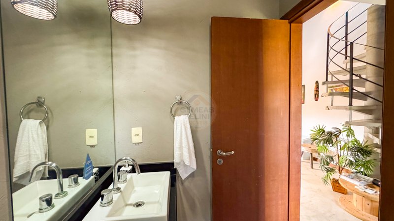 Flat charmoso em condomínio na Praia de Juquehy - À VENDA  São Sebastião - 