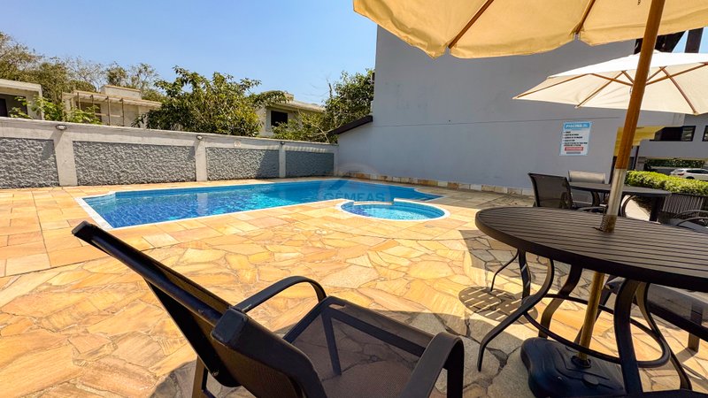 Flat charmoso em condomínio na Praia de Juquehy - À VENDA  São Sebastião - 