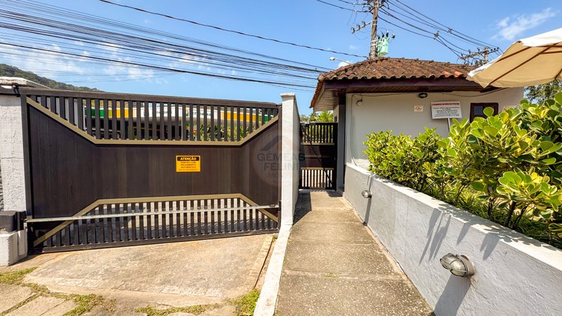 Flat charmoso em condomínio na Praia de Juquehy - À VENDA  São Sebastião - 