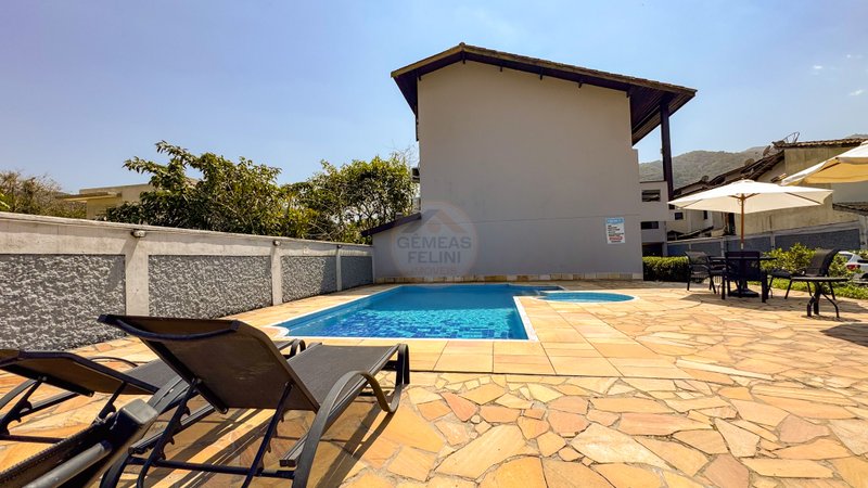 Flat charmoso em condomínio na Praia de Juquehy - À VENDA  São Sebastião - 
