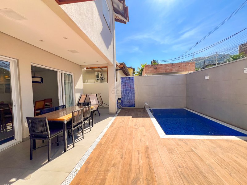 Casa em Condomínio na Praia de Juquehy - VENDA E LOCAÇÃO ANUAL  São Sebastião - 