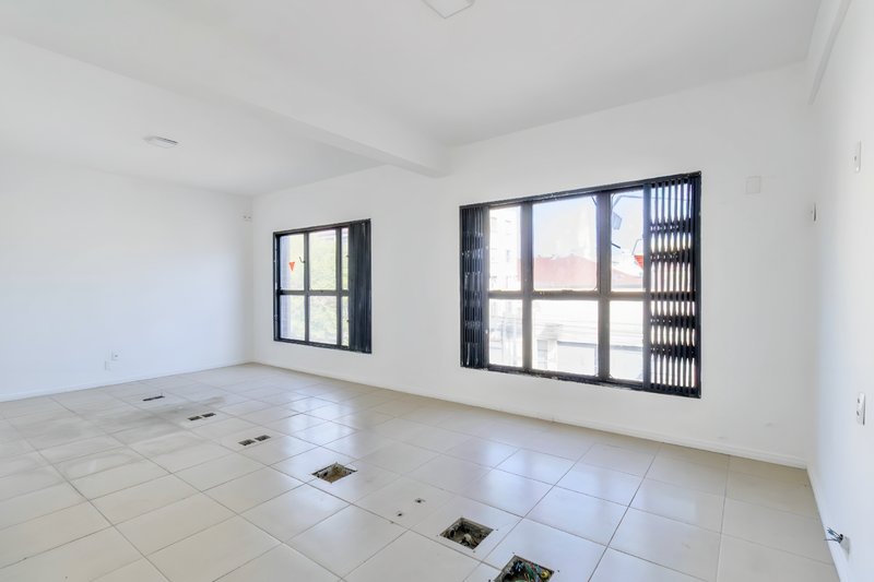 R$ 1.500.000 - ÓTIMO PRÉDIO COMERCIAL - 4 ANDARES - 552M2 - 3 VAGAS Avenida Pernambuco Porto Alegre - 