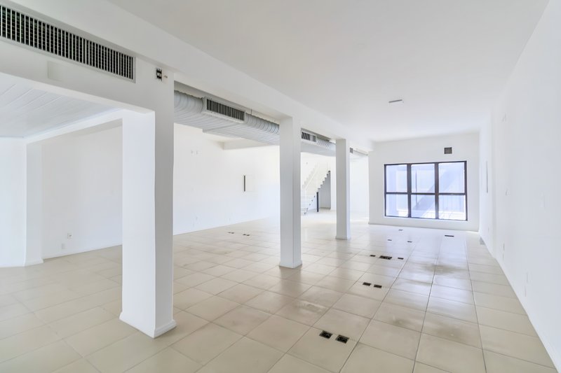 R$ 1.500.000 - ÓTIMO PRÉDIO COMERCIAL - 4 ANDARES - 552M2 - 3 VAGAS Avenida Pernambuco Porto Alegre - 