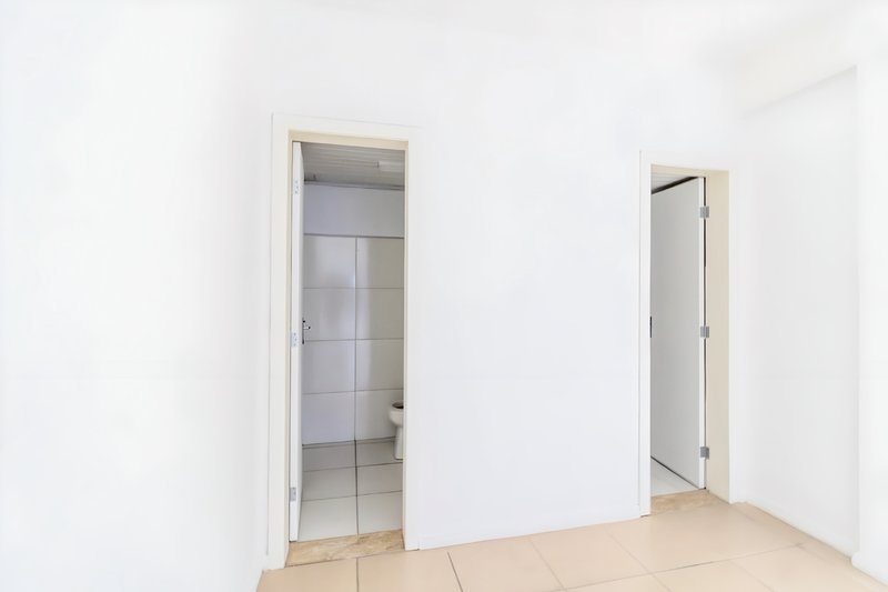 R$ 1.500.000 - ÓTIMO PRÉDIO COMERCIAL - 4 ANDARES - 552M2 - 3 VAGAS Avenida Pernambuco Porto Alegre - 