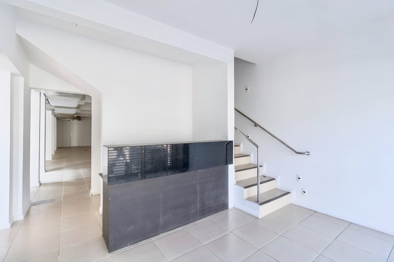 R$ 1.500.000 - ÓTIMO PRÉDIO COMERCIAL - 4 ANDARES - 552M2 - 3 VAGAS Avenida Pernambuco Porto Alegre - 