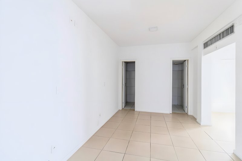 R$ 1.500.000 - ÓTIMO PRÉDIO COMERCIAL - 4 ANDARES - 552M2 - 3 VAGAS Avenida Pernambuco Porto Alegre - 