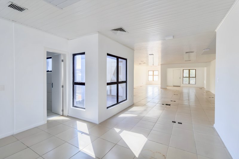 R$ 1.500.000 - ÓTIMO PRÉDIO COMERCIAL - 4 ANDARES - 552M2 - 3 VAGAS Avenida Pernambuco Porto Alegre - 