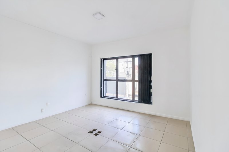 R$ 1.500.000 - ÓTIMO PRÉDIO COMERCIAL - 4 ANDARES - 552M2 - 3 VAGAS Avenida Pernambuco Porto Alegre - 