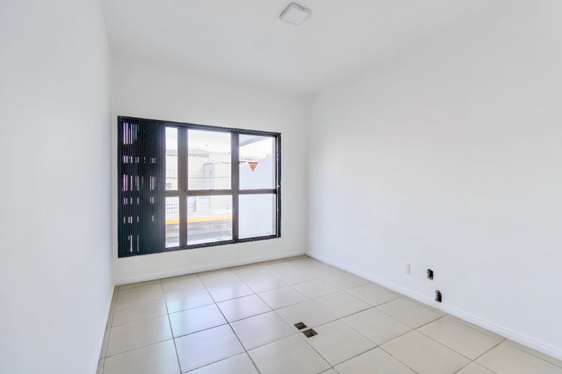 R$ 1.500.000 - ÓTIMO PRÉDIO COMERCIAL - 4 ANDARES - 552M2 - 3 VAGAS Avenida Pernambuco Porto Alegre - 