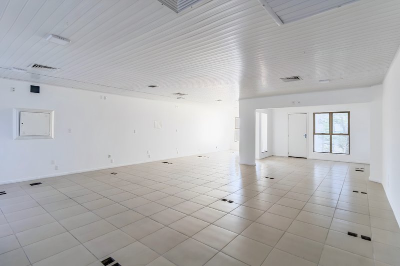 R$ 1.500.000 - ÓTIMO PRÉDIO COMERCIAL - 4 ANDARES - 552M2 - 3 VAGAS Avenida Pernambuco Porto Alegre - 