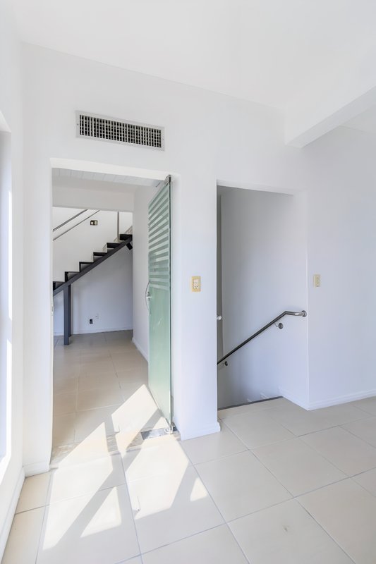 R$ 1.500.000 - ÓTIMO PRÉDIO COMERCIAL - 4 ANDARES - 552M2 - 3 VAGAS Avenida Pernambuco Porto Alegre - 