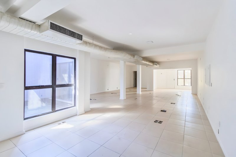 R$ 1.500.000 - ÓTIMO PRÉDIO COMERCIAL - 4 ANDARES - 552M2 - 3 VAGAS Avenida Pernambuco Porto Alegre - 