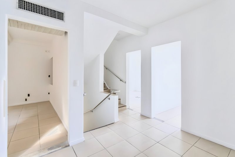 R$ 1.500.000 - ÓTIMO PRÉDIO COMERCIAL - 4 ANDARES - 552M2 - 3 VAGAS Avenida Pernambuco Porto Alegre - 