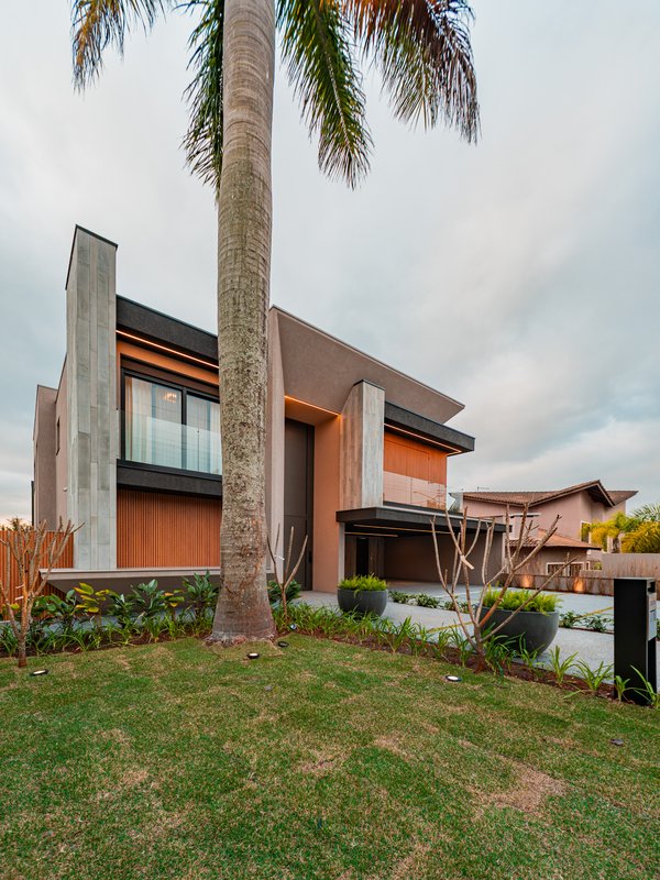 CASA LUXO, ARTE E TECNOLOGIA EM UM ÚNICO PROJETO Avenida Jequitibá Santana de Parnaíba - 