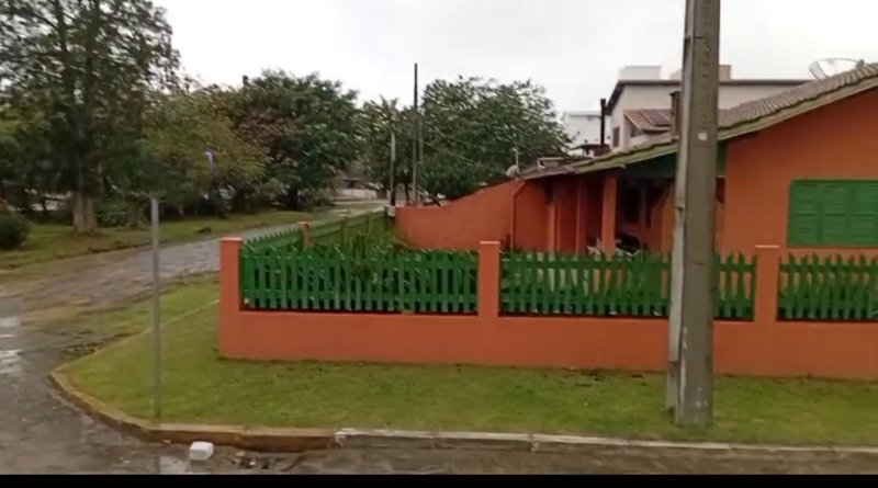 Casa de alvenaria no bairro Mariscal em Bombinhas SC rua Cangerana Bombinhas - 