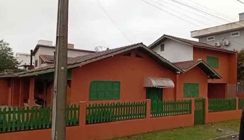 Casa de alvenaria no bairro Mariscal em Bombinhas SC rua Cangerana Bombinhas - 