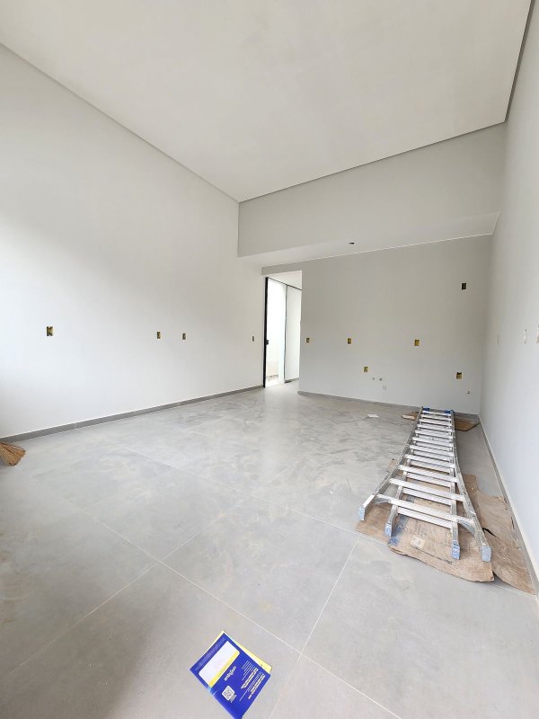 CASA COM 1 SUÍTE MAIS 2 DORMITÓRIOS NA LIMEIRA  Brusque - 