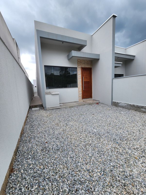 CASA COM 1 SUÍTE MAIS 2 DORMITÓRIOS NA LIMEIRA  Brusque - 