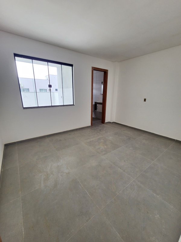 CASA COM 1 SUÍTE MAIS 2 DORMITÓRIOS NA LIMEIRA  Brusque - 