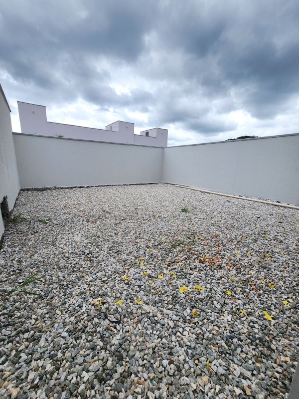 CASA COM 1 SUÍTE MAIS 2 DORMITÓRIOS NA LIMEIRA  Brusque - 