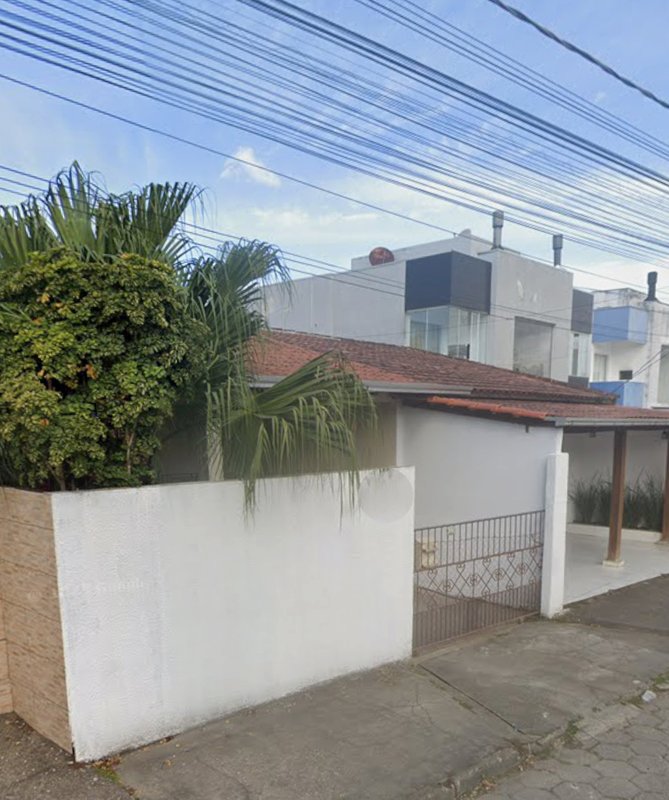 Casa de Alvenaria no bairro Praça em Tijucas SC Rua Lauro Muller Tijucas - 