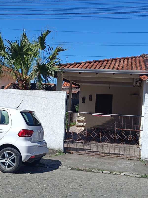 Casa de Alvenaria no bairro Praça em Tijucas SC Rua Lauro Muller Tijucas - 
