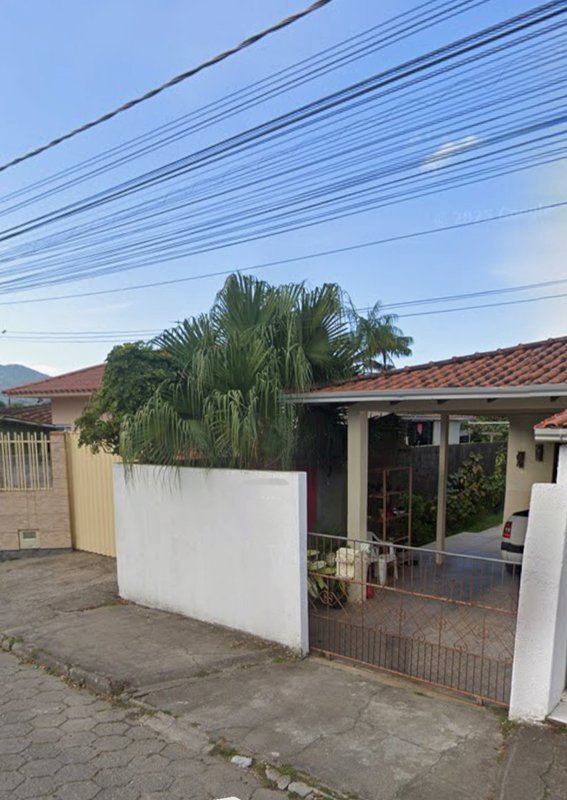 Casa de Alvenaria no bairro Praça em Tijucas SC Rua Lauro Muller Tijucas - 