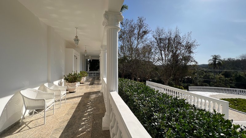 A MANSÃO QUE UNE NATUREZA, LUXO E EXCLUSIVIDADE EM JUNDIAÍ Alameda Amélia de Barros Formiga Jundiaí - 