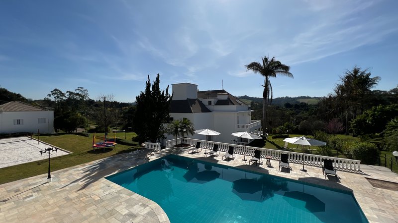 A MANSÃO QUE UNE NATUREZA, LUXO E EXCLUSIVIDADE EM JUNDIAÍ Alameda Amélia de Barros Formiga Jundiaí - 