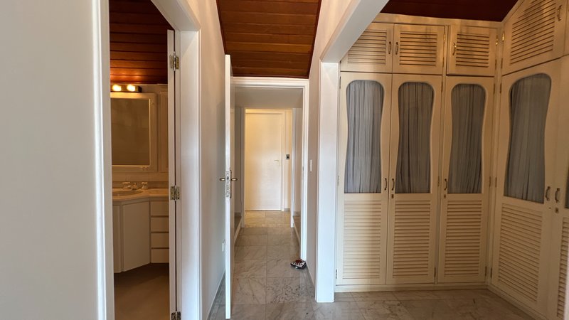 A MANSÃO QUE UNE NATUREZA, LUXO E EXCLUSIVIDADE EM JUNDIAÍ Alameda Amélia de Barros Formiga Jundiaí - 