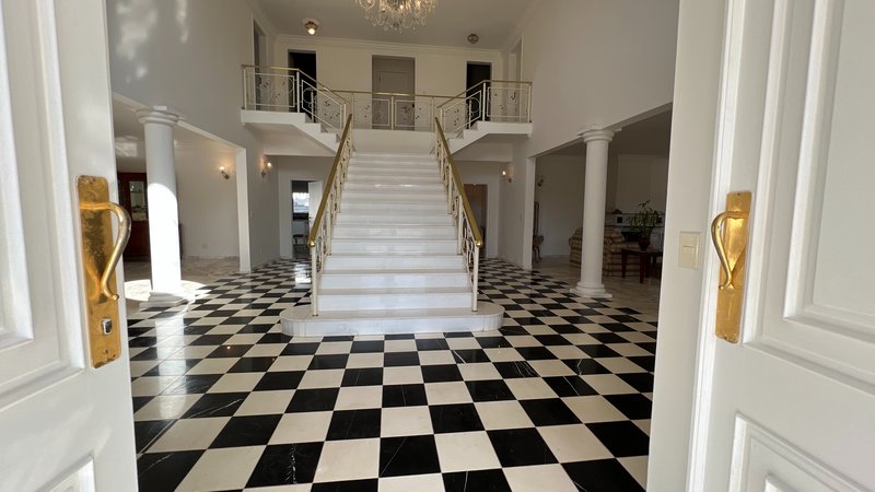 A MANSÃO QUE UNE NATUREZA, LUXO E EXCLUSIVIDADE EM JUNDIAÍ Alameda Amélia de Barros Formiga Jundiaí - 