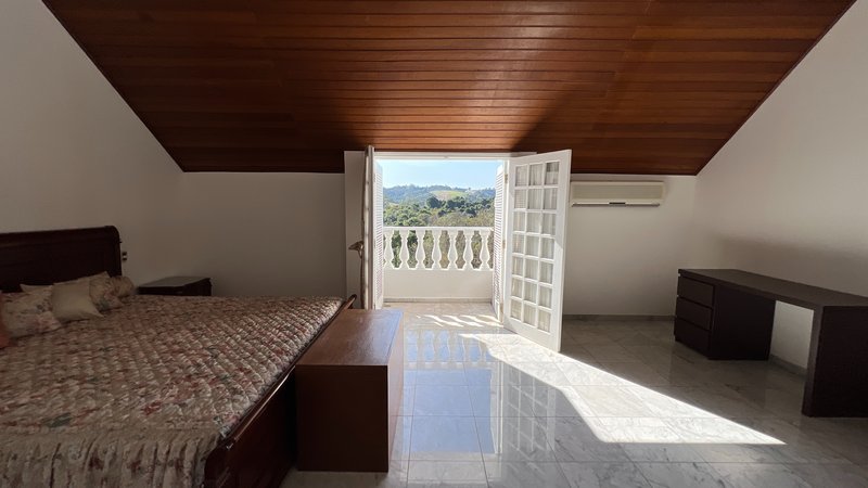 A MANSÃO QUE UNE NATUREZA, LUXO E EXCLUSIVIDADE EM JUNDIAÍ Alameda Amélia de Barros Formiga Jundiaí - 