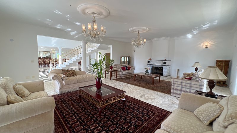 A MANSÃO QUE UNE NATUREZA, LUXO E EXCLUSIVIDADE EM JUNDIAÍ Alameda Amélia de Barros Formiga Jundiaí - 