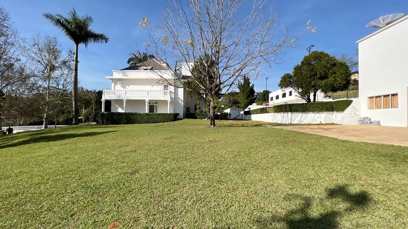 A MANSÃO QUE UNE NATUREZA, LUXO E EXCLUSIVIDADE EM JUNDIAÍ Alameda Amélia de Barros Formiga Jundiaí - 