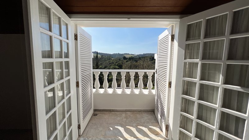 A MANSÃO QUE UNE NATUREZA, LUXO E EXCLUSIVIDADE EM JUNDIAÍ Alameda Amélia de Barros Formiga Jundiaí - 