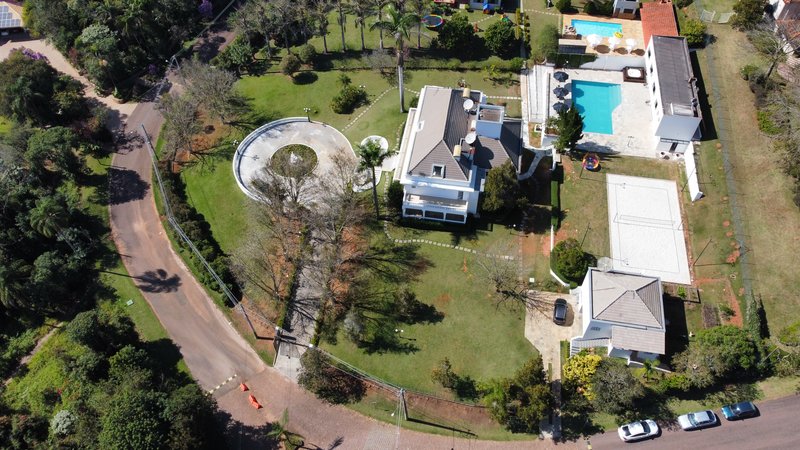 A MANSÃO QUE UNE NATUREZA, LUXO E EXCLUSIVIDADE EM JUNDIAÍ Alameda Amélia de Barros Formiga Jundiaí - 