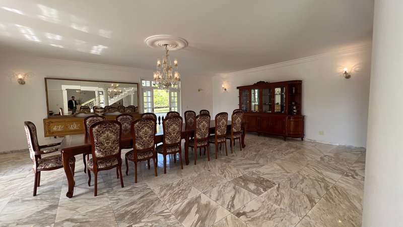 A MANSÃO QUE UNE NATUREZA, LUXO E EXCLUSIVIDADE EM JUNDIAÍ Alameda Amélia de Barros Formiga Jundiaí - 