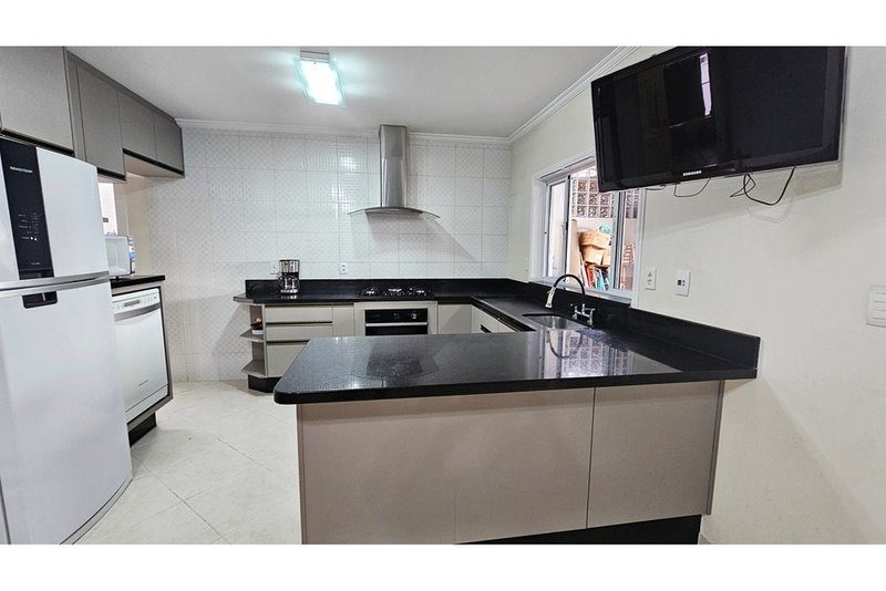 Casa À venda, 208m, 3 Dormitórios - 1 Suite - R$ 680.000 - Wanel Ville - Sorocaba - SP Rua Benedicto Monteiro Sorocaba - 