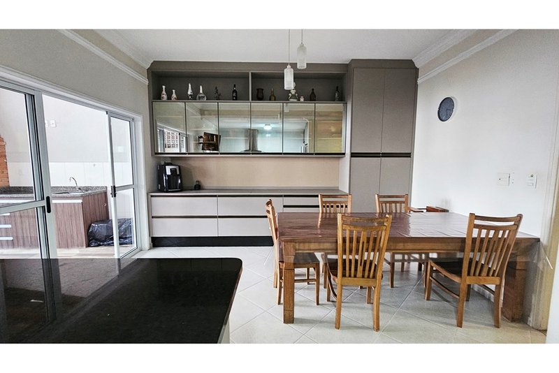 Casa À venda, 208m, 3 Dormitórios - 1 Suite - R$ 680.000 - Wanel Ville - Sorocaba - SP Rua Benedicto Monteiro Sorocaba - 