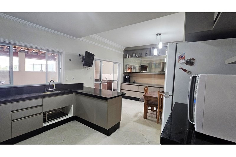 Casa À venda, 208m, 3 Dormitórios - 1 Suite - R$ 680.000 - Wanel Ville - Sorocaba - SP Rua Benedicto Monteiro Sorocaba - 